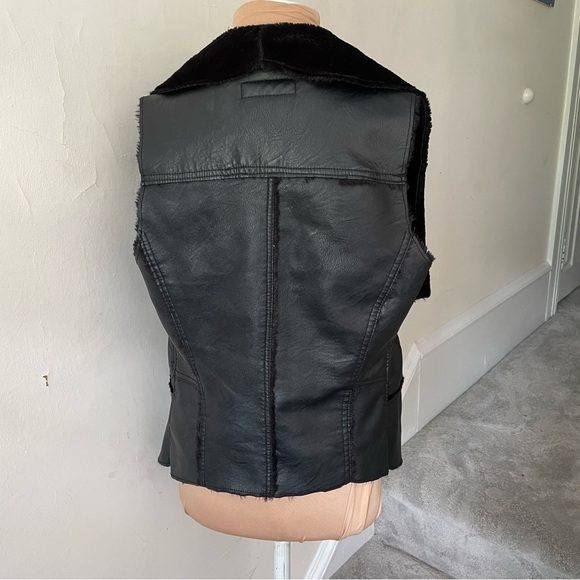 BLANK NYC Black Faux Shearling Vegan Leather Drape Front Open Vest EUC Size Med - Picture 5 of 12